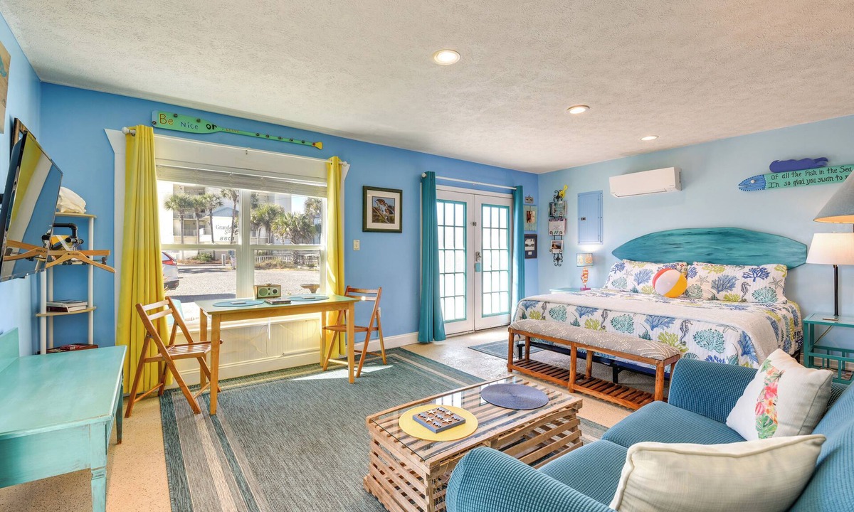 Bel Air Apartment | PCB Studio w/Private Patio: Steps to Beach!