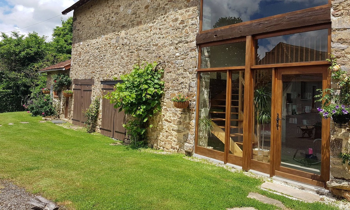 Saint-Yrieix-la-Perche House | Peace and Tranquility