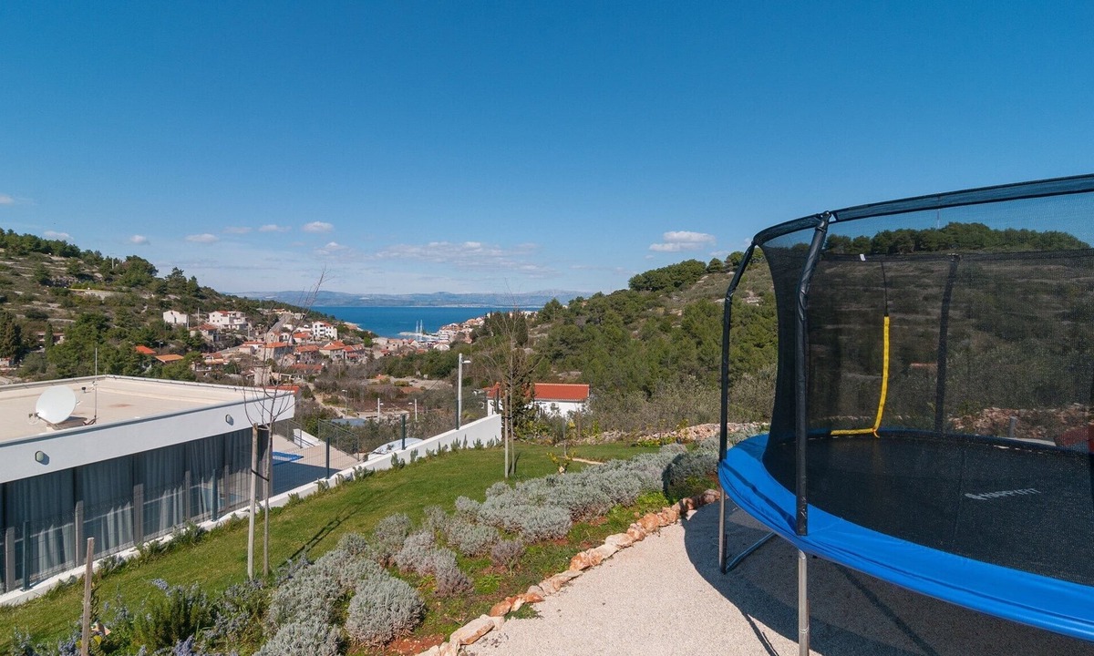 Stomorska Villa | Peace and quiet, away from the noise of the city, villa offers a divine holiday