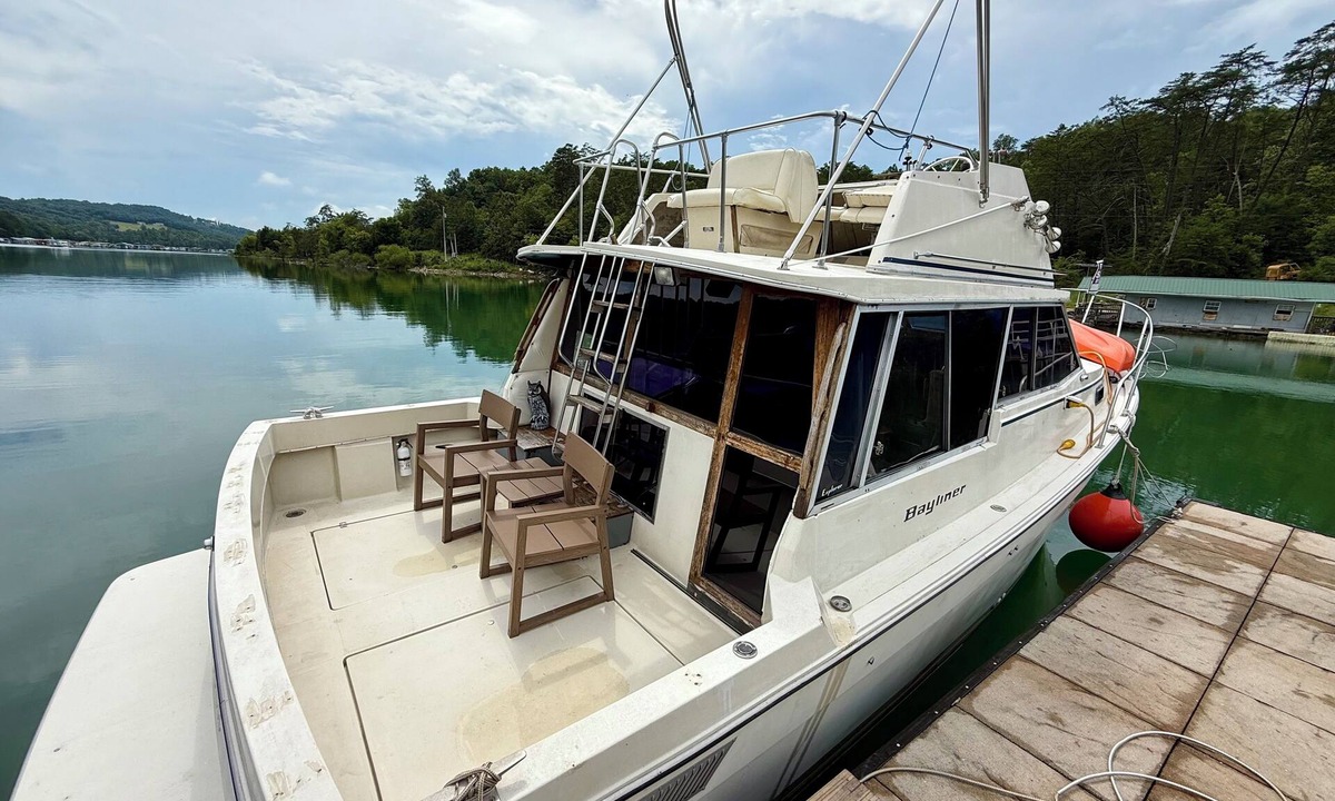 New Tazewell Boat Rental | Peace of Mind Floating Camper On Norris Lake!