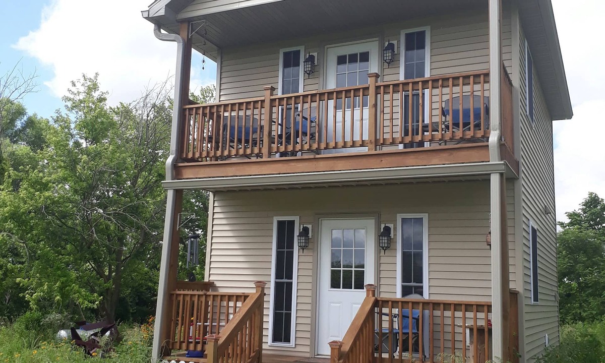 Murrayville Cabin | Peace on the Prairie Too (Tiny House) -Pet Friendly. No pet fee or cleaning fee