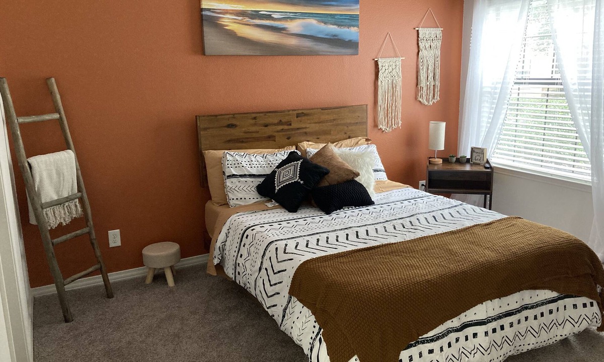 Valley Ranch Apartment | Peace, Serenity, Central ✨Longterm Discount ✨, Free Parking