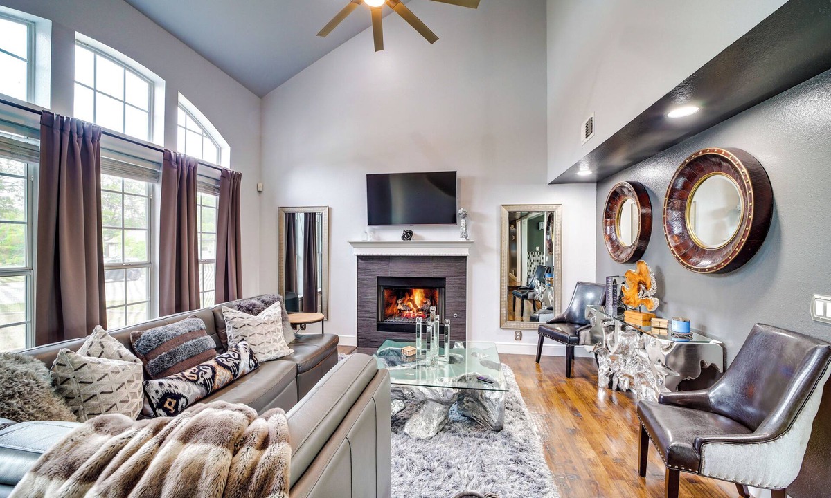 Tulsa House | 'Peace & Tranquility': Home 2 Mi to Dtwn Tulsa!