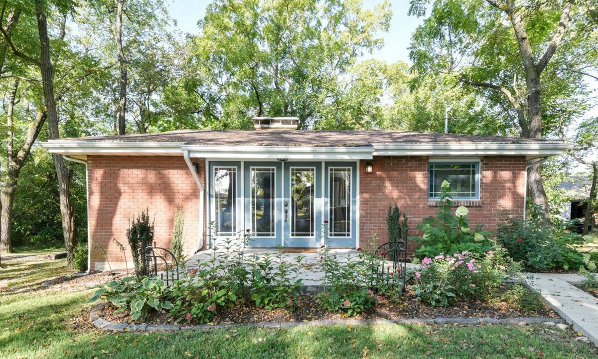 Mountain Grove House | Peaceful 1-bedroom guesthouse with fireplace