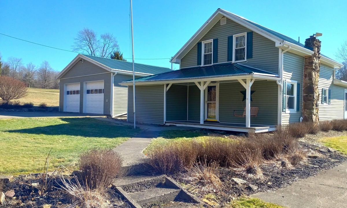 Cranberry House | Peaceful 2 Acre Farmhouse : Family Friendly
