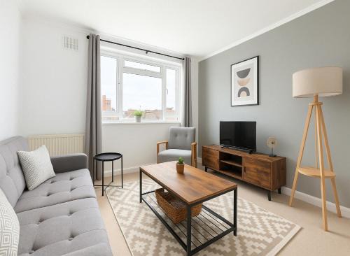 Ravenscourt Park Apartment | Peaceful 2 Bed Flat in Chiswick