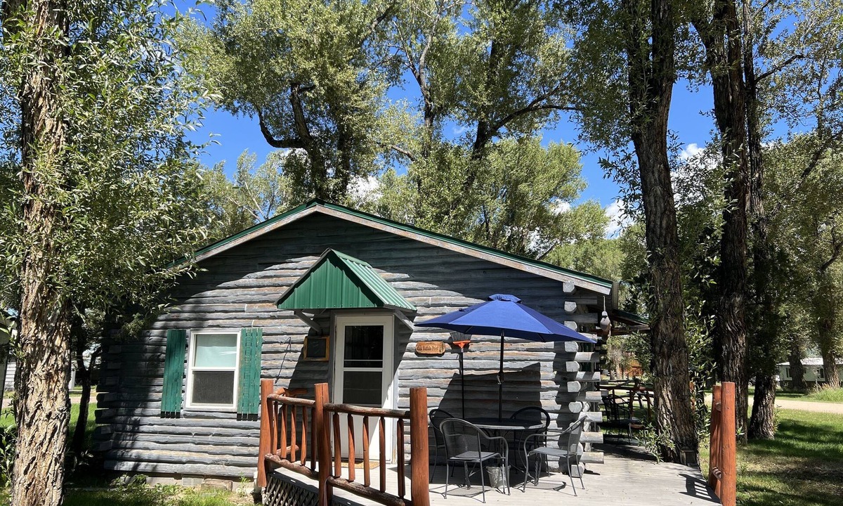 Riverside Cabin | Peaceful 2-Bedroom Cabin at Buffalo Point | Firepit, Deck & Nature