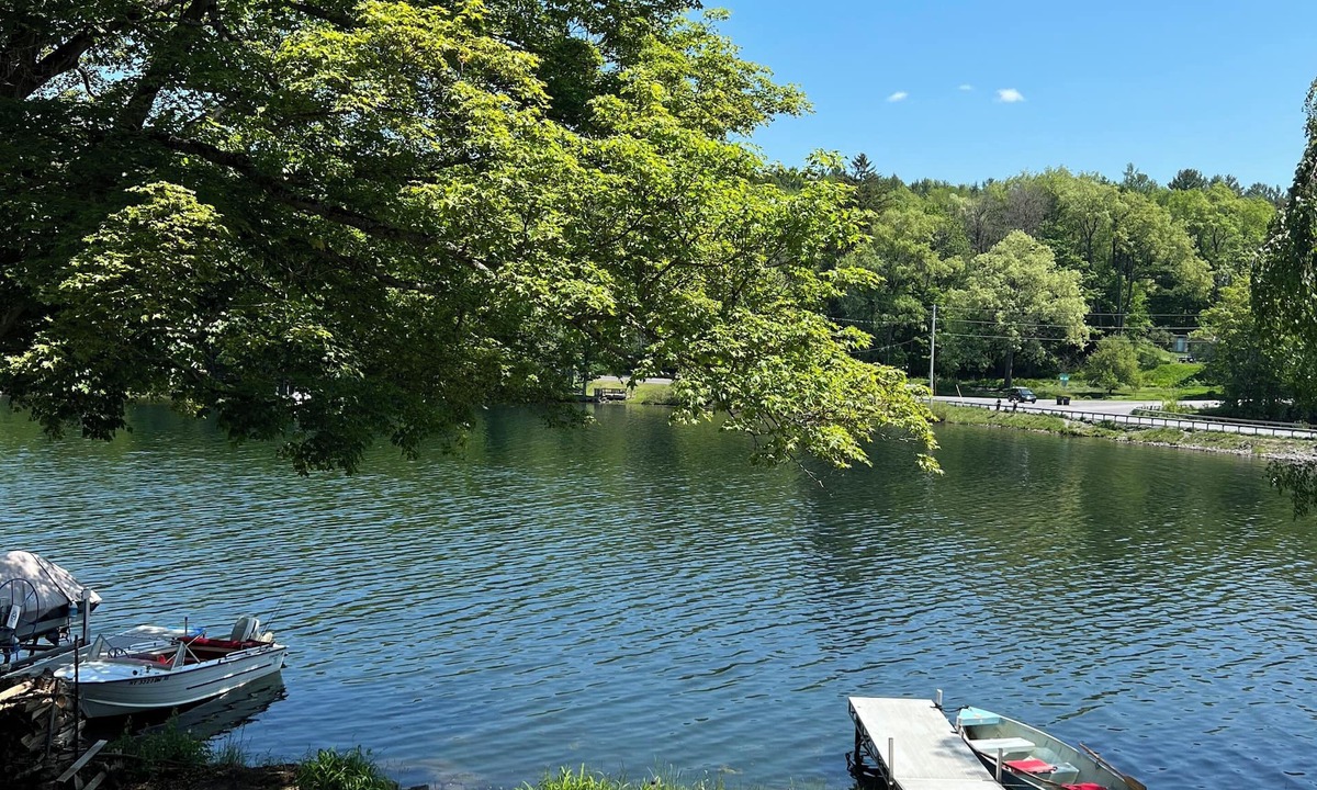 West Eaton Cottage | Peaceful 2-bedroom cottage on Eaton Brook Reservoir