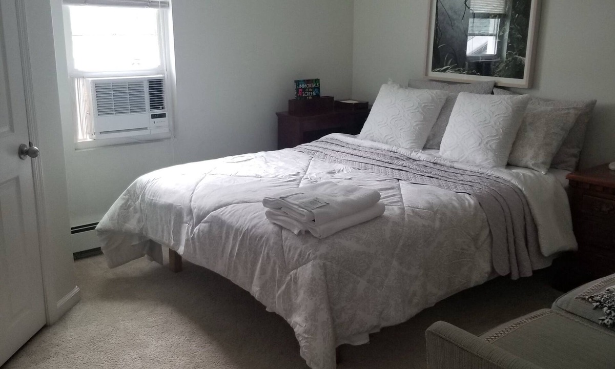 Milford Cottage | Peaceful 2-bedroom cottage with AC in charming Milford