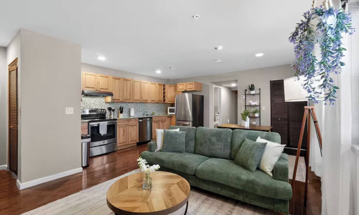 Market East Apartment | Peaceful 2-bedroom apartment - Walk Everywhere