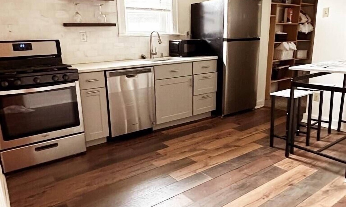 Homestead Apartment | Peaceful 2 beds near Pittsburgh!