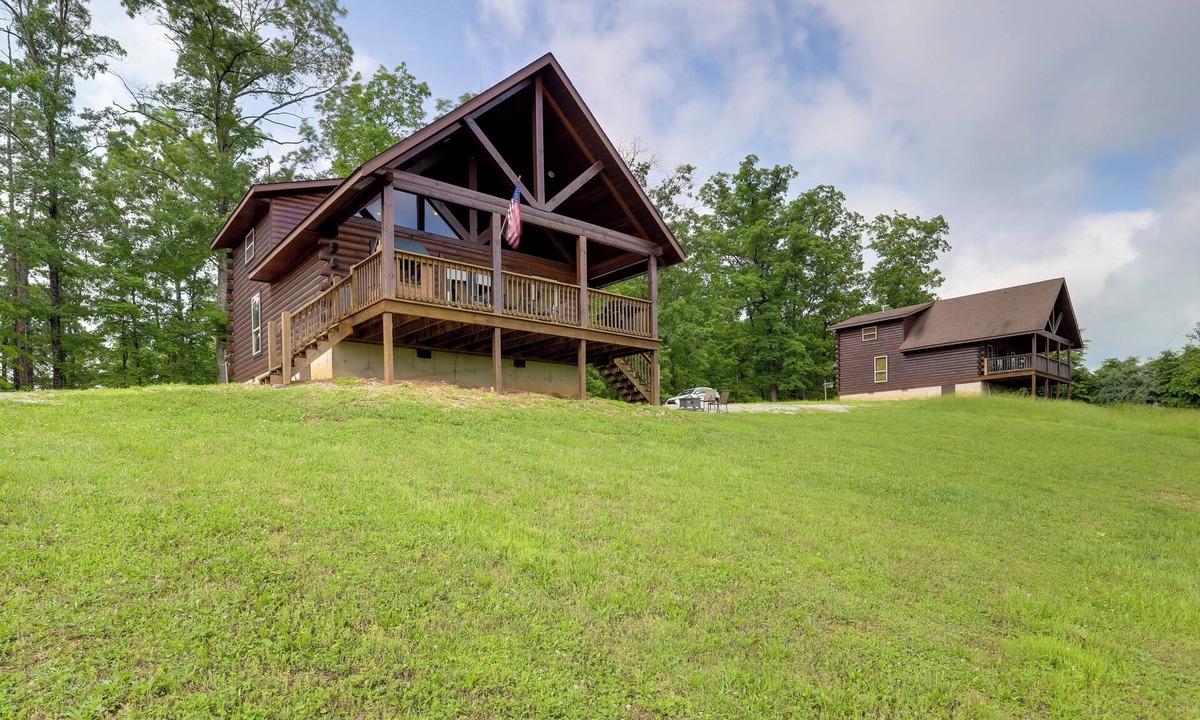 Van Buren Cabin | Peaceful 2-Cabin Property: 1 Mi to Current River!