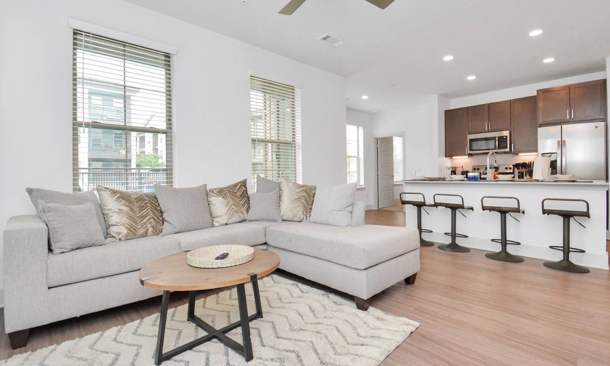 Spring Apartment | Peaceful 2BR close to everything! Family/Corp Friendly! 25min to Houston Center!