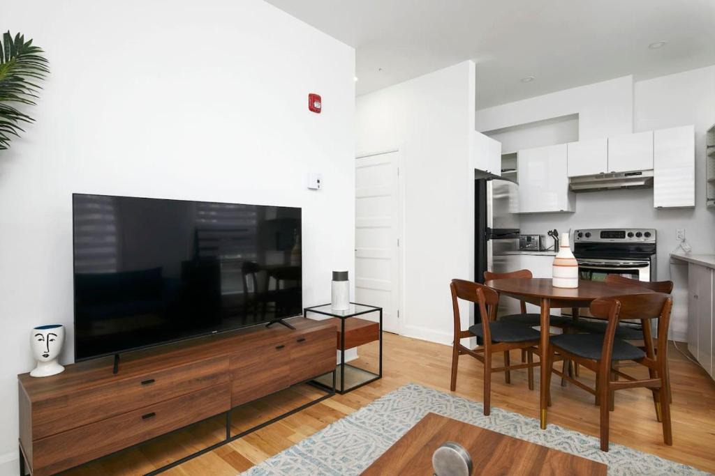 Ville-Marie Apartment | Peaceful 2BR Getaway in Downtown