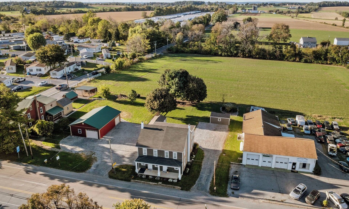 Lebanon House | Peaceful 2BR Getaway | Modern Comfort + Fire Pit