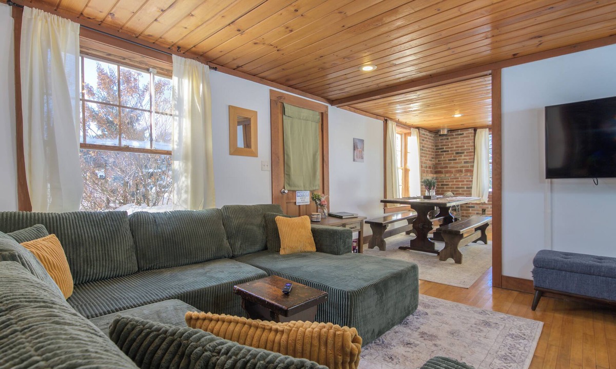 Montgomery Center Cabin | Peaceful 3-bedroom cabin with 4 beds in charming Montgomery minutes to Jay Peak!