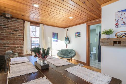 Richford House | Peaceful 3 bedroom cabin with 4 beds in charming Montgomery minutes to Jay Peak!