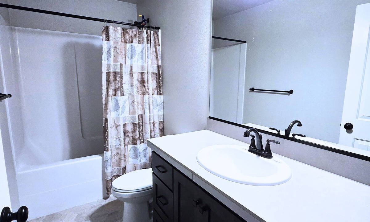 Morningside House | Peaceful 3-Bedroom Home - Private Room or Full Home Optionn