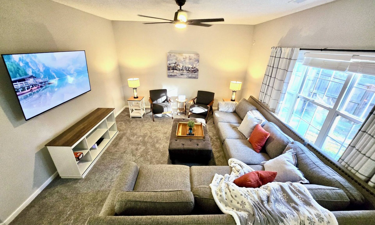 Acworth House | Peaceful 3-bedroom Townhome