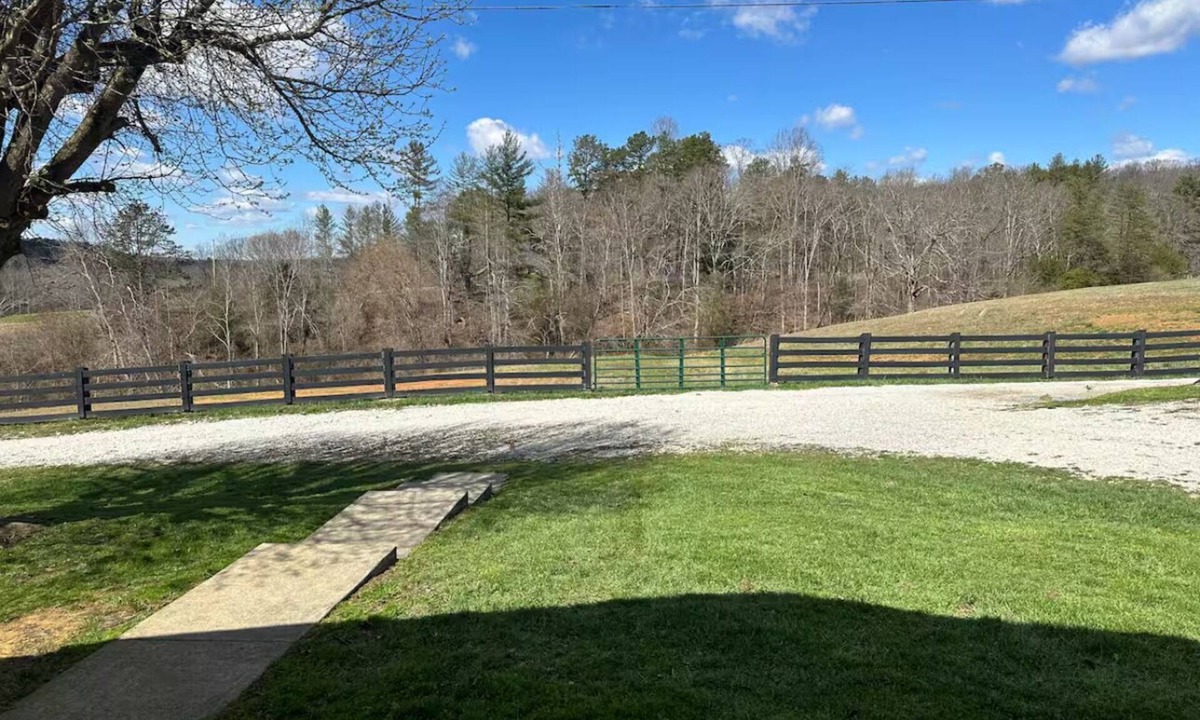 Vincent Other | Peaceful 3-bedroom farmhouse near Ted River Gorge