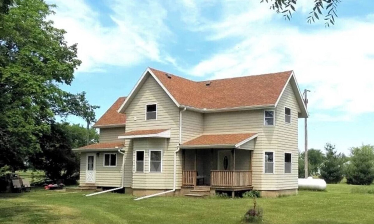 Galt Other | Peaceful 3-bedroom farmhouse in charming Prophetstown