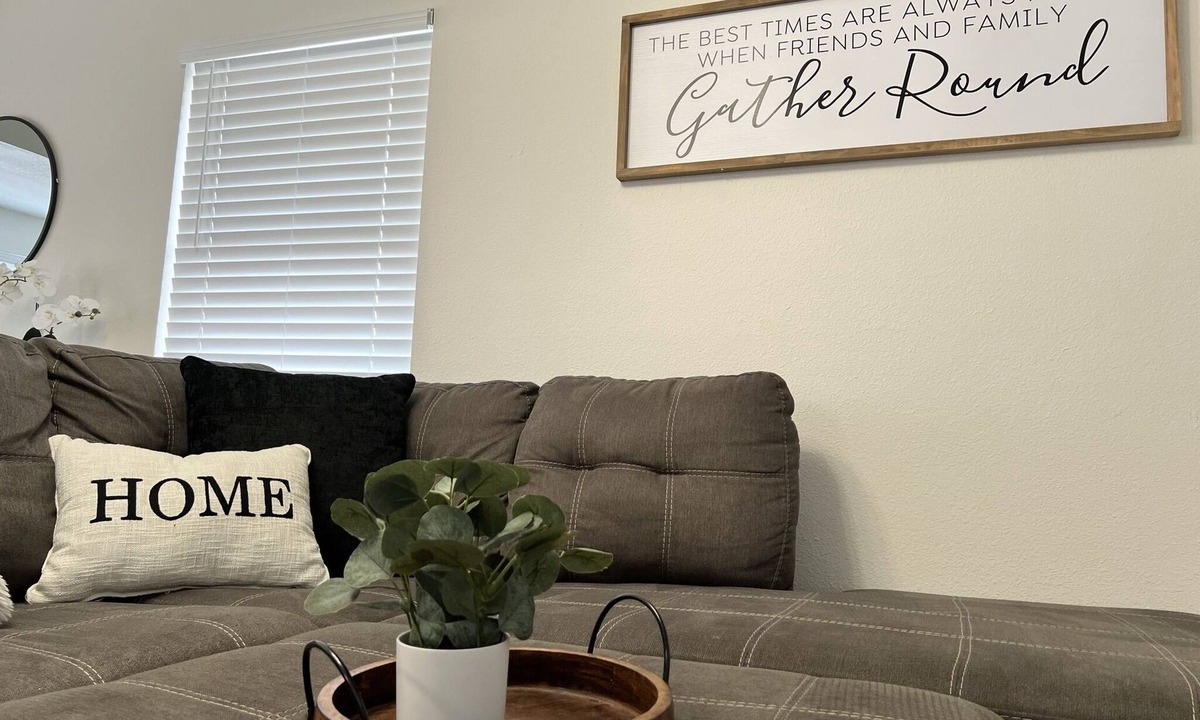 Orlando House | Peaceful 3bd-2bath lakefront home 2 mi from Universal Studios