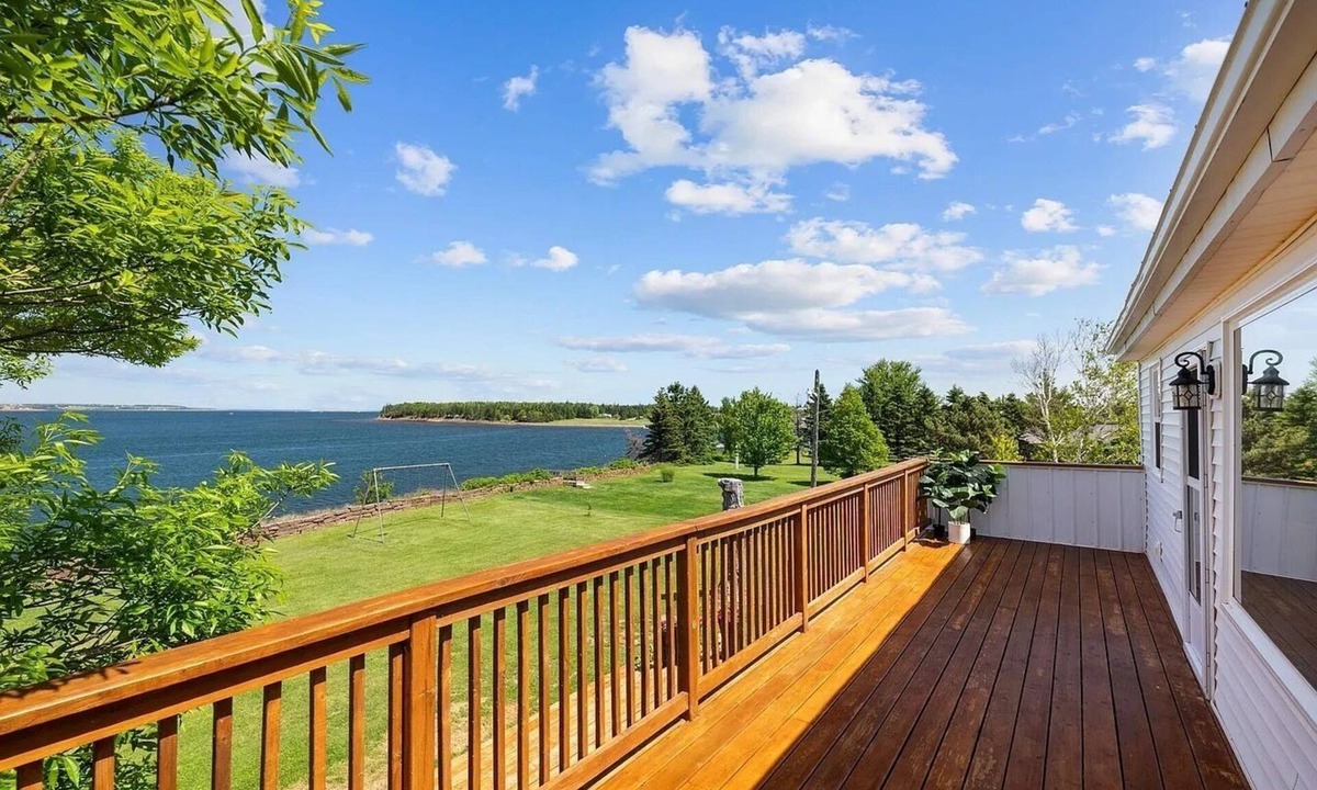 Bayview Apartment | Peaceful 3Br Waterfront Escape with water access close to Beaches, Golf & Dining