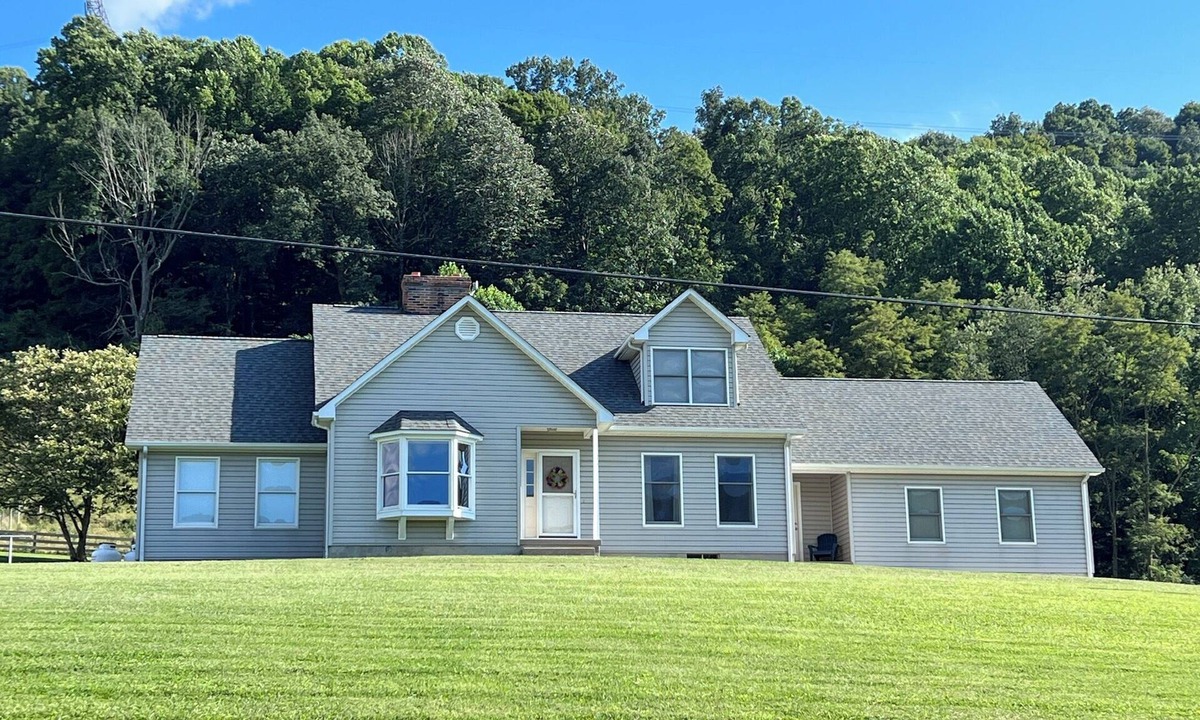 Marion Other | Peaceful 4-bedroom farmhouse near Hungry Mother Park in rural Marion, Virginia