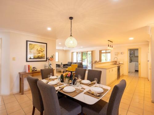 Springfield House | Peaceful 4B2B Sweet Home w Backyard at Springfield