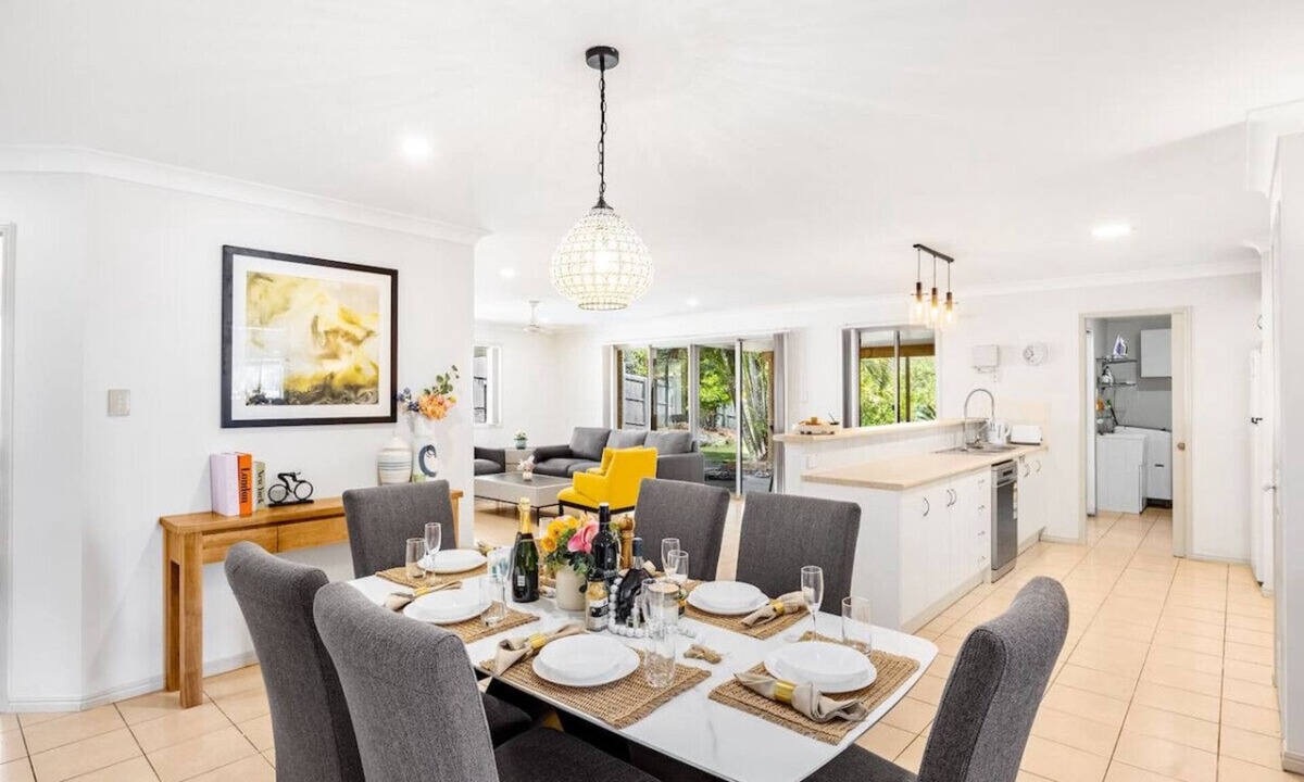 Springfield House | Peaceful 4B2B Sweet Home w/Backyard @ Springfield