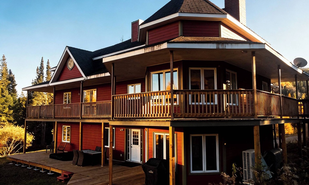 Lac-Superieur Ski Chalet | Peaceful 5-BR Chalet w/Hot Tub – Great for Groups or Family, Close to Tremblant
