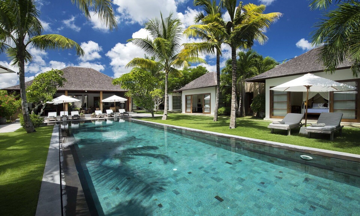 Dyanapura Villa | Peaceful 7BR Villa, 3Min Drive To Petitenget Temple! - W/Private Swimming Pool!