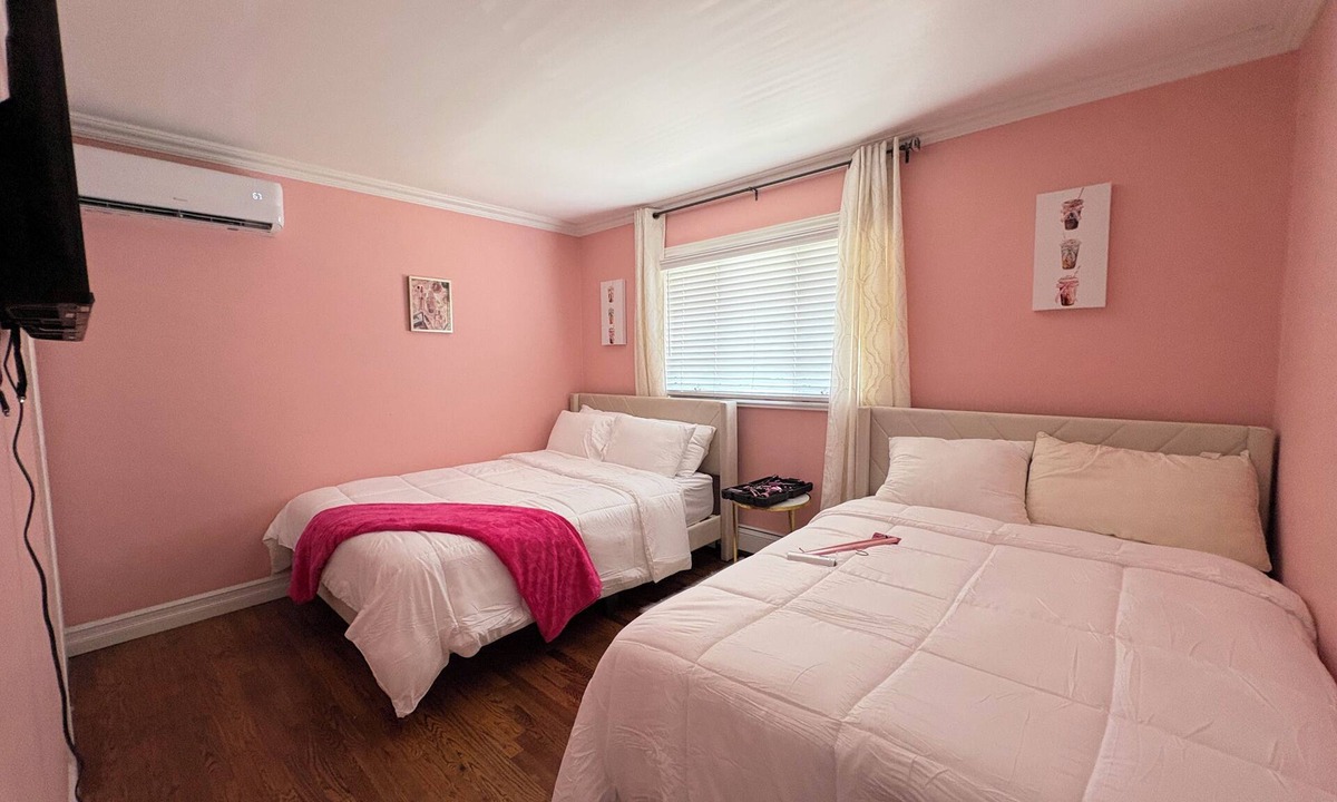 Dix Hills House | Peaceful Affordable Huge House Near Paintball + Beaches + Parks