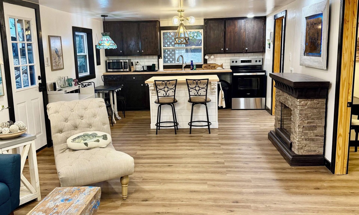 Diamond City Cabin | Peaceful and beautiful cabin by the lake!