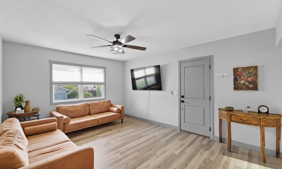 Altoona Apartment | Peaceful and Cozy - 2BR 1BA/Washer/Parking