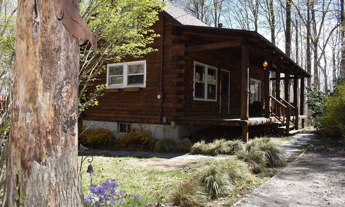 Town of Bleecker Cabin | Peaceful and Private Adirondack Log Cabin