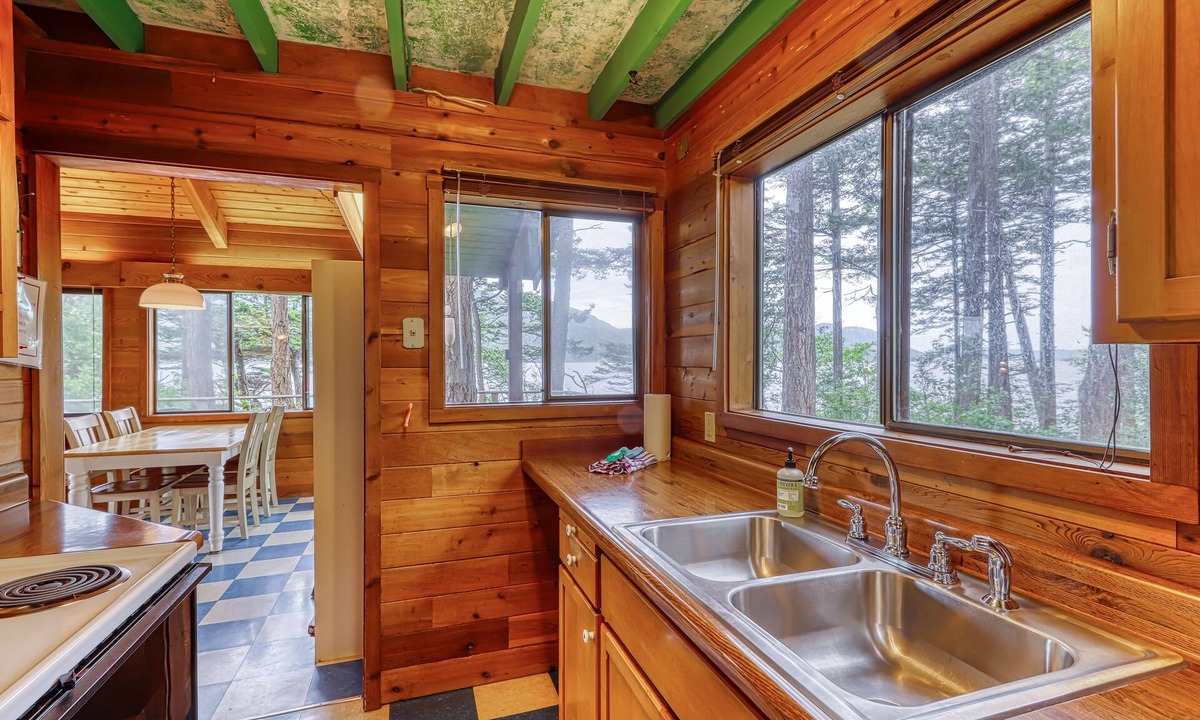 Eastsound Cabin | Peaceful and tranquil rustic cabin on the water