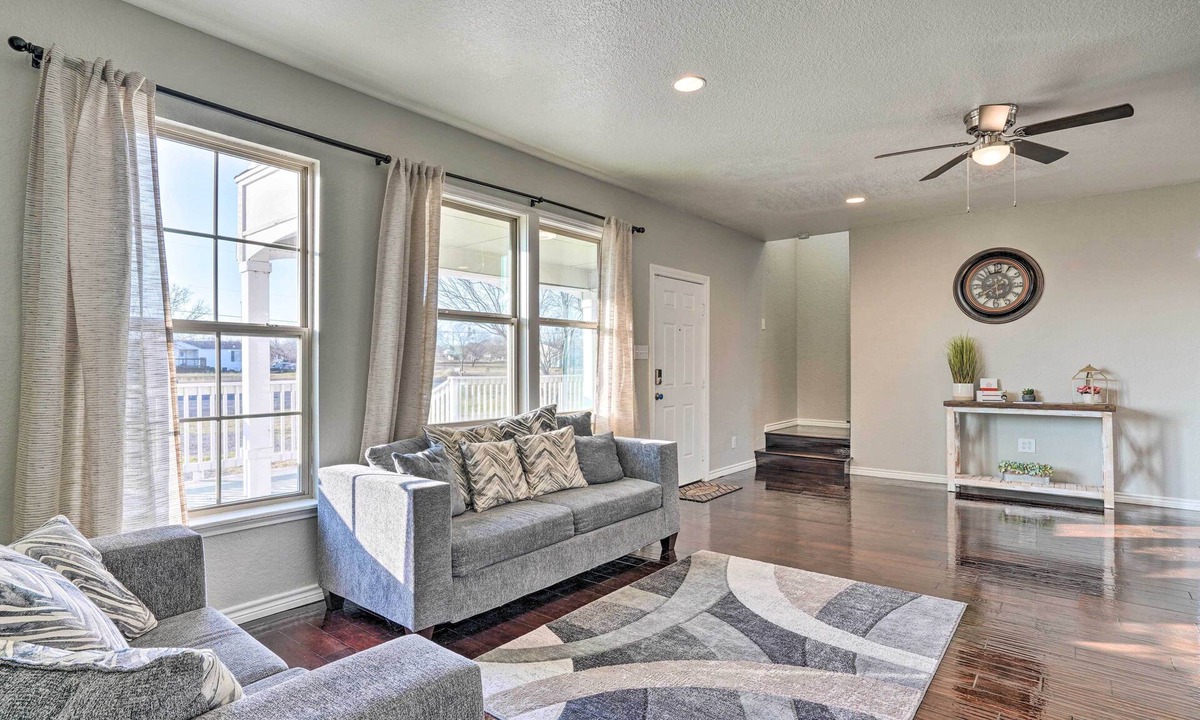 Atascosa House | Peaceful Atascosa Home w/Balcony & Deck!