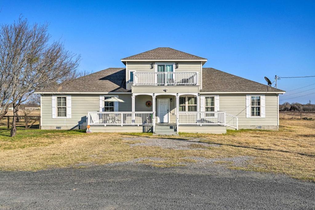 Atascosa House | Peaceful Atascosa Home w/Balcony & Deck!