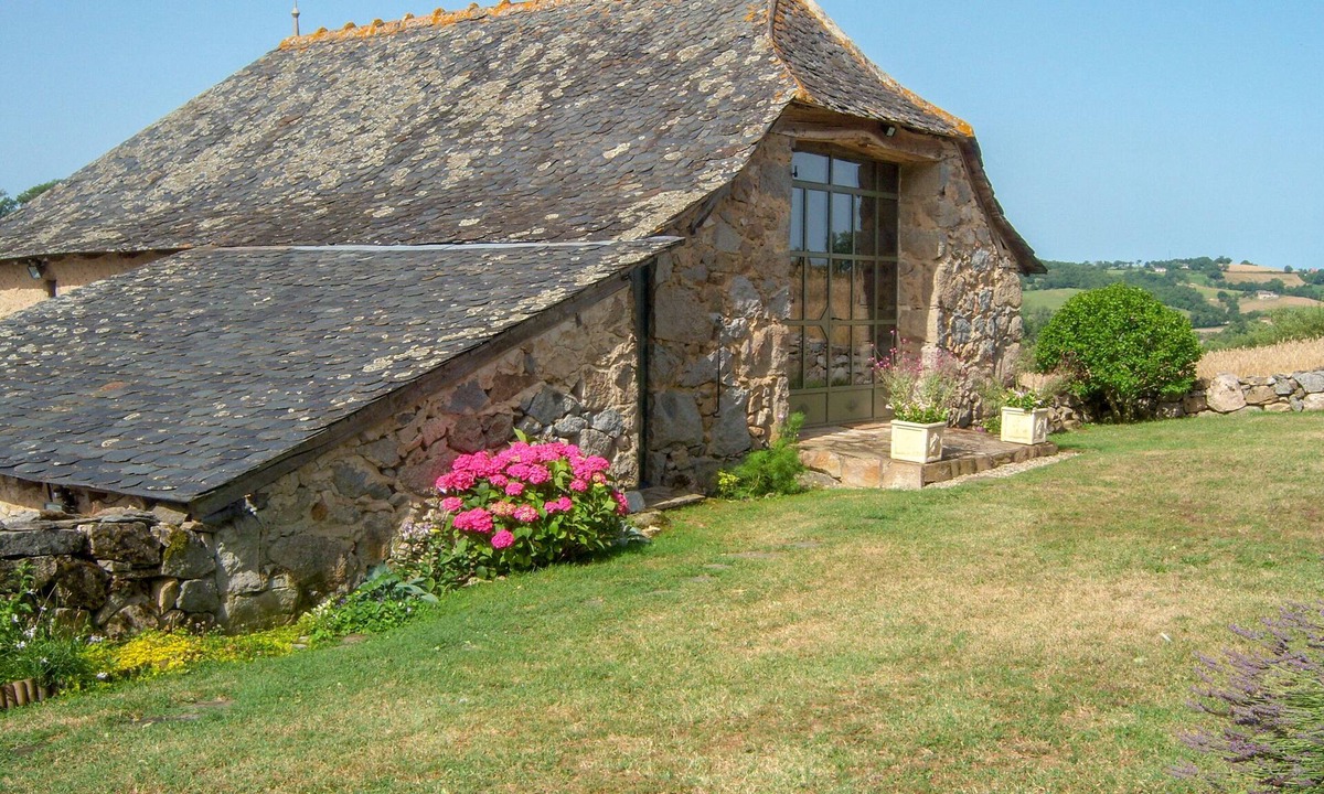 La Fouillade House | Peaceful barn conversion retreat with private pool and panoramic views