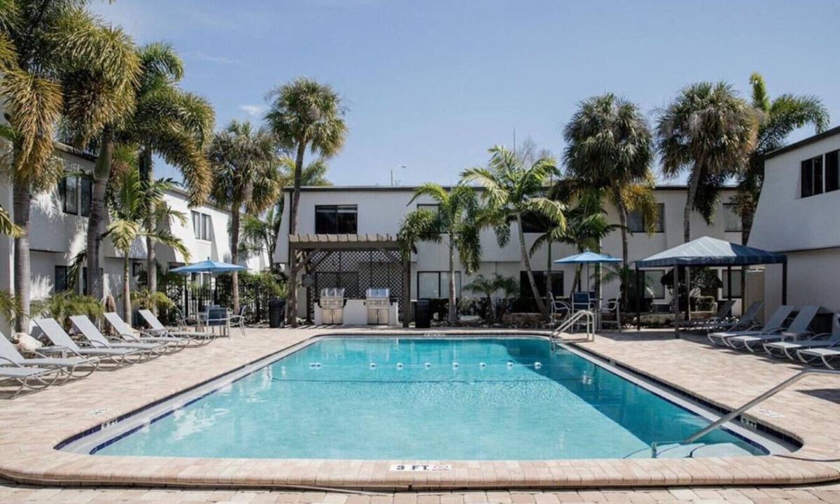 SoHo Apartment | Peaceful Bayshore Haven | Pool + Gym & Parking