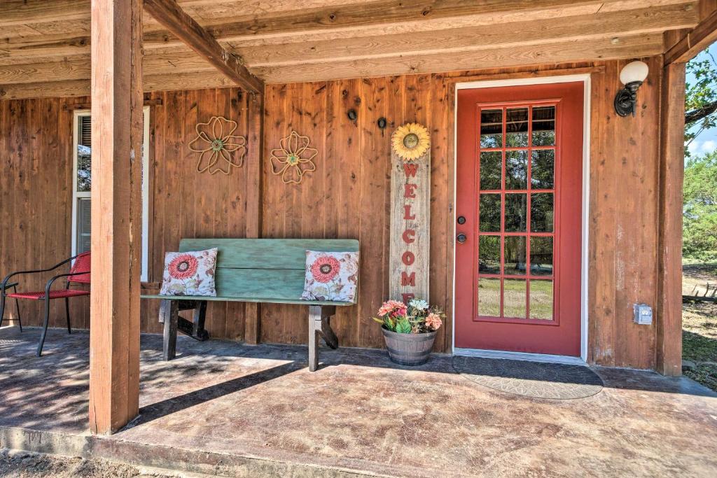 Nashoba House | Peaceful Black Fork Cabin 1 - Fish On-Site!