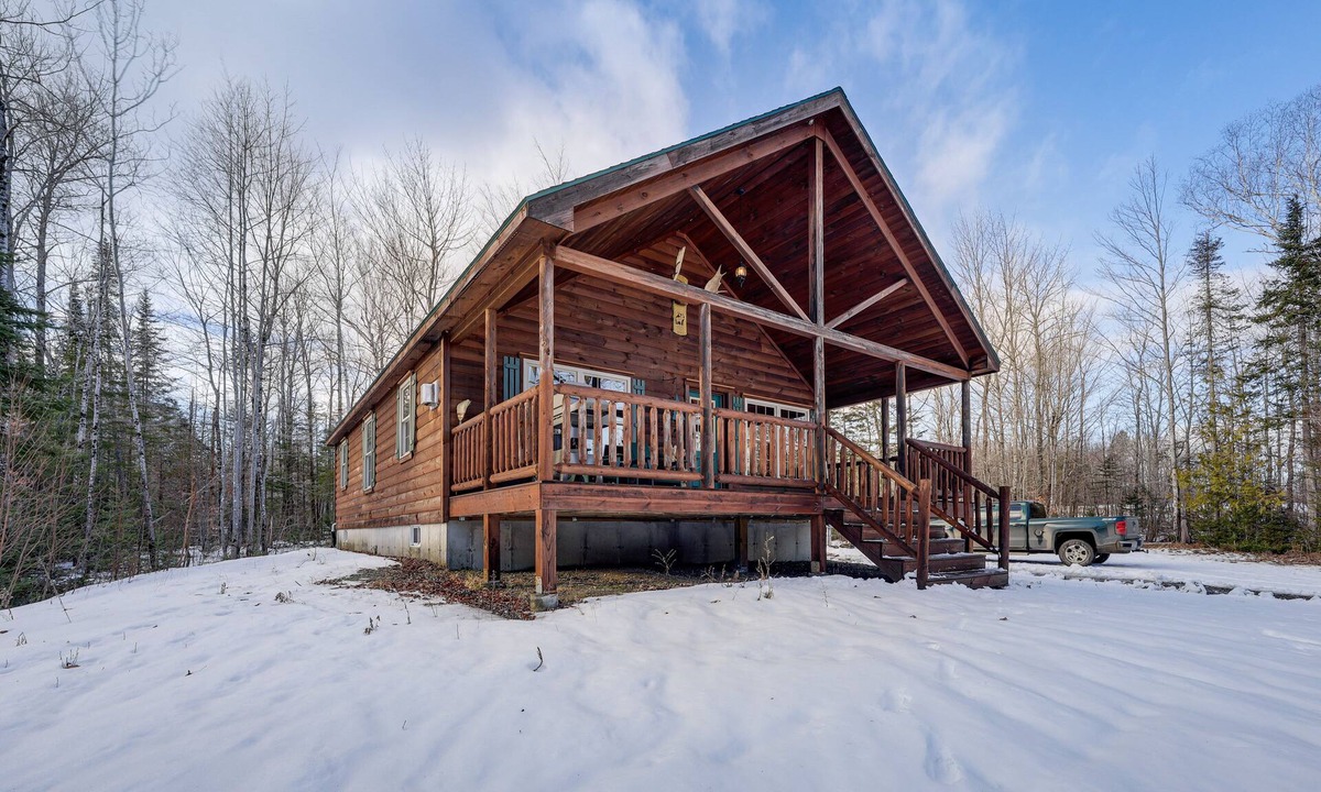 Bradford Cabin | Peaceful Bradford Cabin w/Pond & Covered Deck!