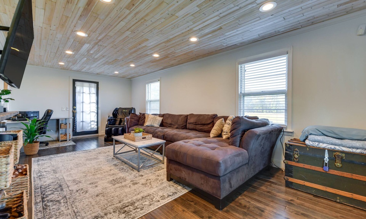 Clarence Cottage | Peaceful Buffalo Home With Fire Pit!