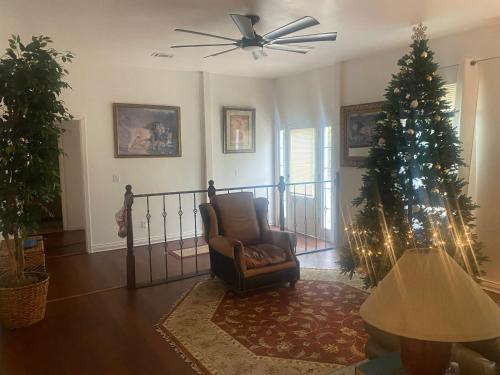 Newnan House | Peaceful Cabin home