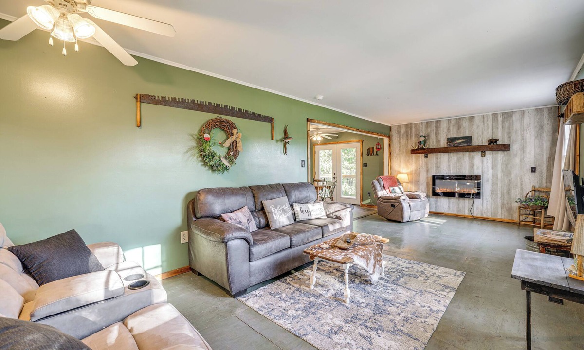 Cassville House | Peaceful Cassville Vacation Rental - Hike & Fish!