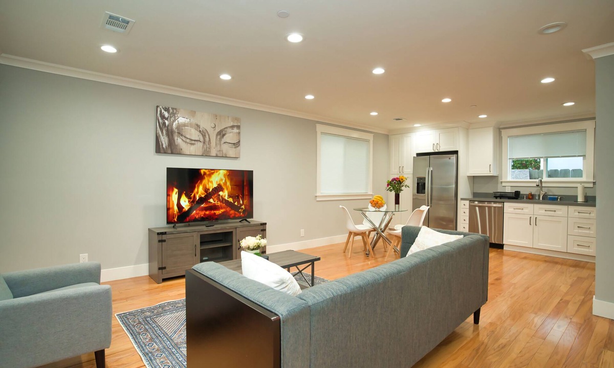 Emeryville House | Peaceful clean & Quiet Home