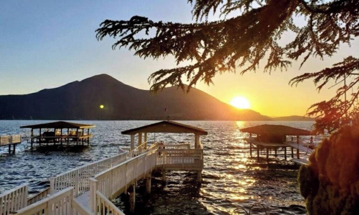 Clearlake House | Peaceful Clearlake Waterfront Lakehouse