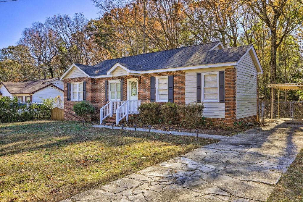 Columbus House | Peaceful Columbus Retreat w/Deck & Yard!