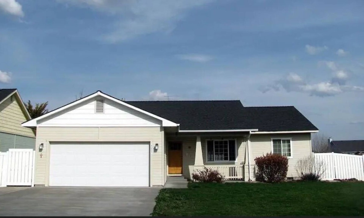 Klamath Falls House | Peaceful comfortable family home.